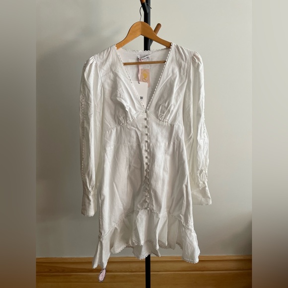 Beautiful white dress - Picture 2 of 4